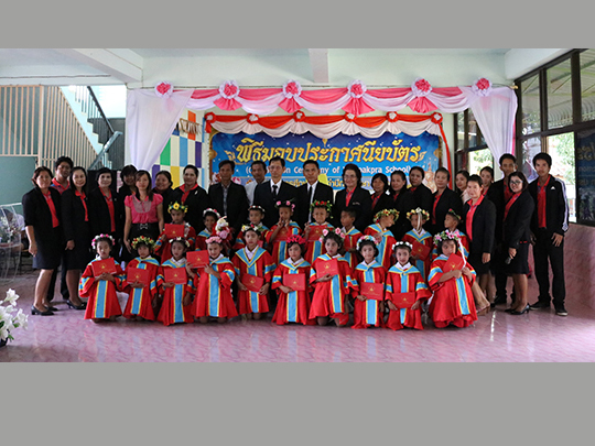 พิธีมอบประกาศนียบัตรให้แก่นักเรียนที่สำเร็จการศึกษา ปีการศึกษา 2559 ชั้นอนุบาลปีที่ 2