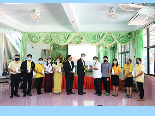 สำนักงานศาลเยาวชนและครอบครัว จ.สุโขทัย มอบแอลกอฮอล์ให้กับโรงเรียนวัดปากพระ